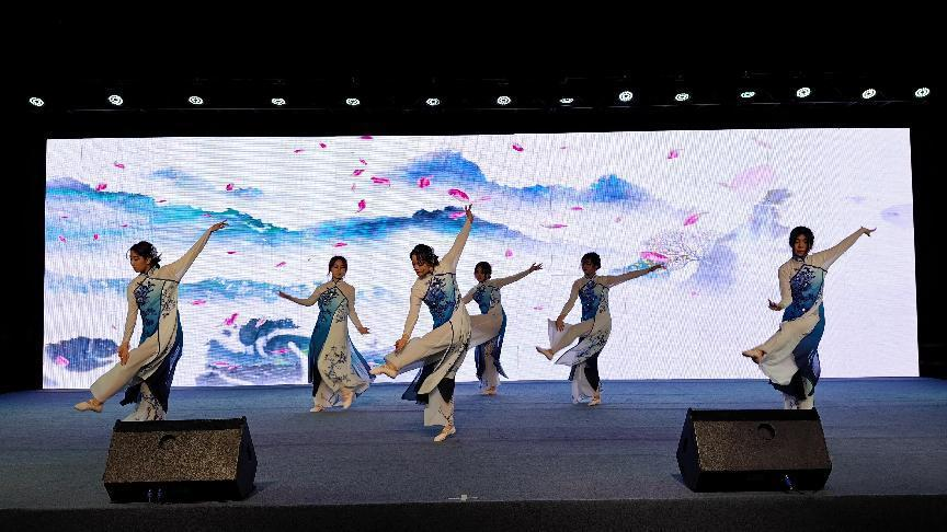 8AAE1